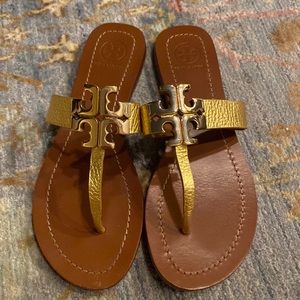 Great condition!! Gold slides.